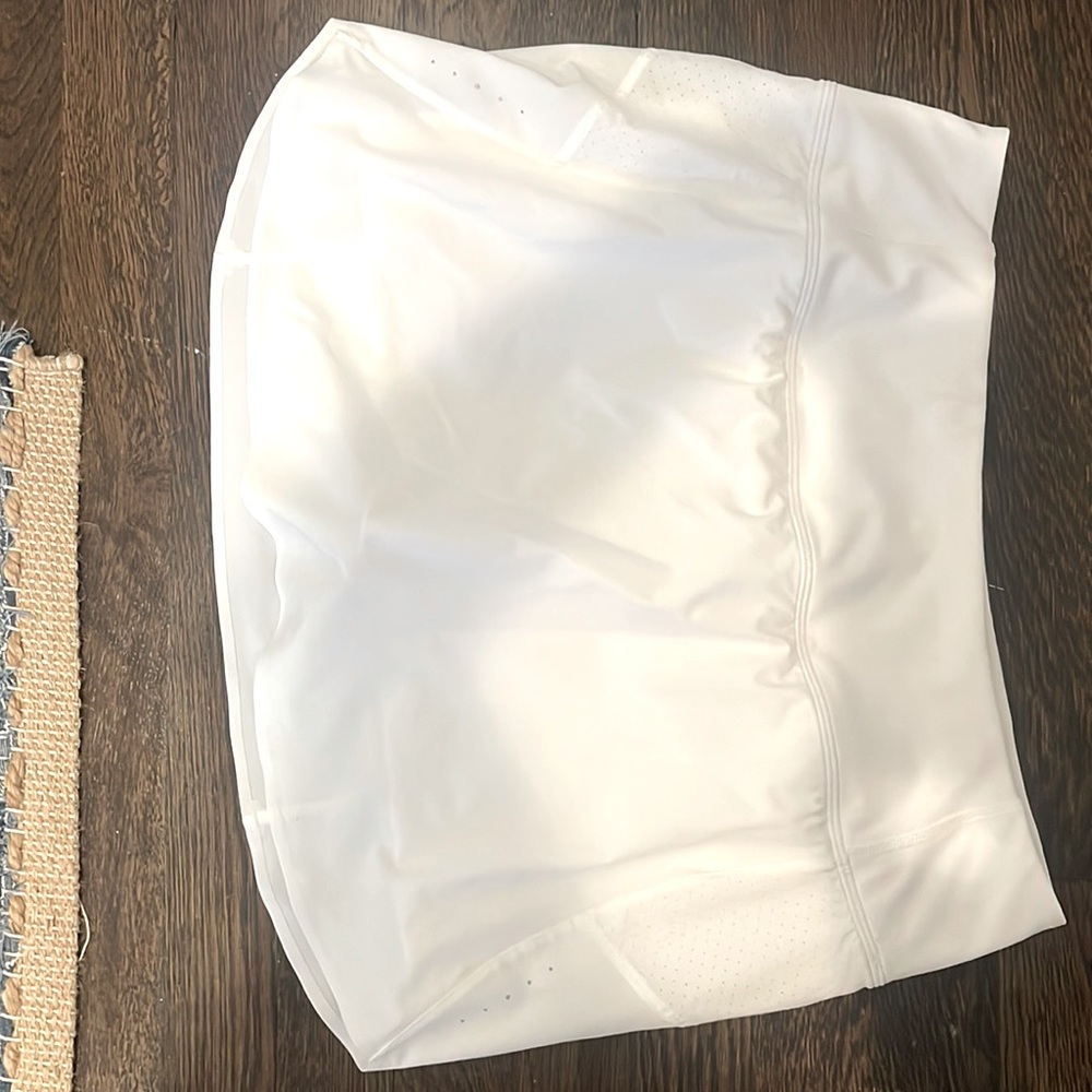 Athleta women’s white Run With It Skort size Medium